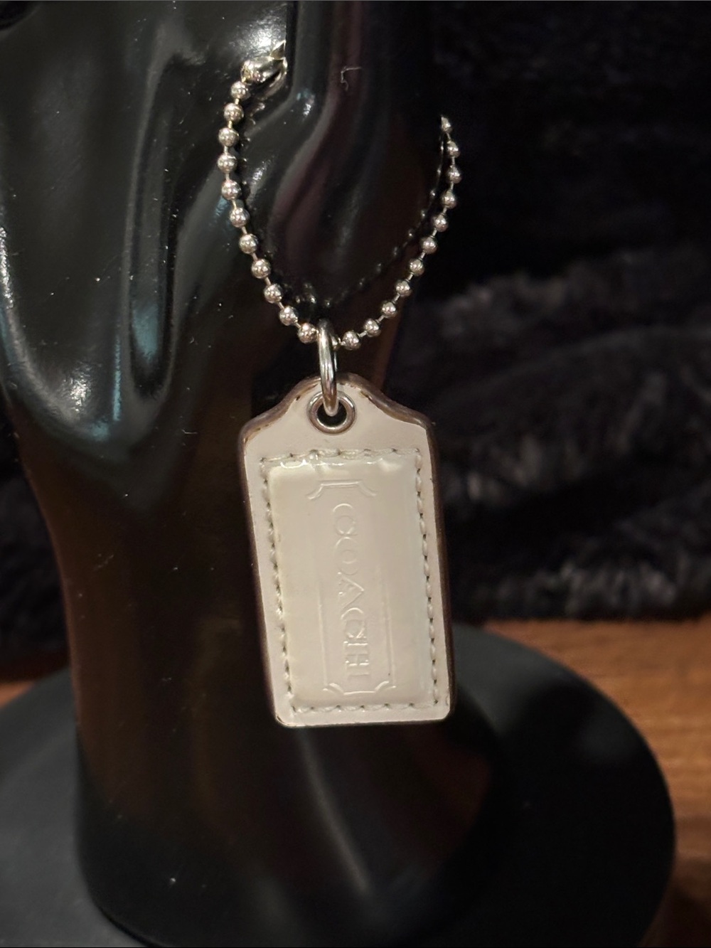 Coach Hang Tag White with Silver Chain - Picture 2 of 5